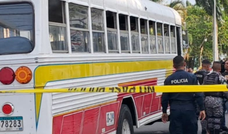 Detención provisional para adolescente presuntamente involucrado en un homicidio dentro de un bus en Colón 