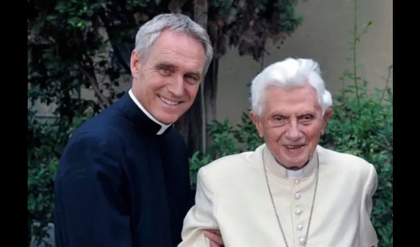 Joseph Aloisius Ratzinger4? comenzó a ser conocido en su competencia intelectual al participar en el Concilio Vaticano II como asesor teológico del cardenal Josef Frings.  Foto: Redes Sociales