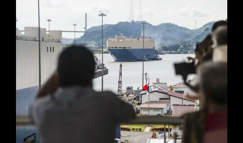 Foto ilustrativa del área del mirador del Canal de Panamá. 