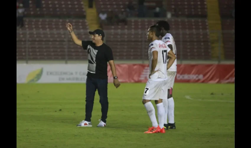 El entrenador colombiano Richard Parra. Foto: Anayansi Gamez