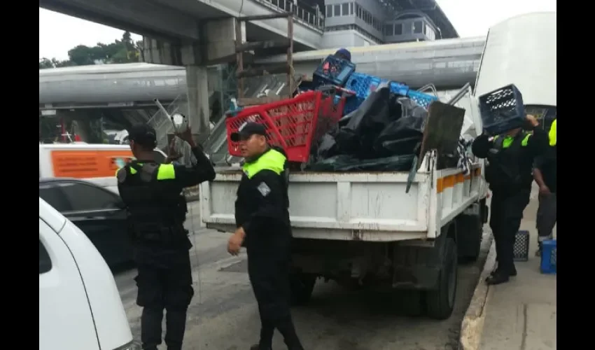 La autoridades les decomisaron la mercancía. Foto: Cortesía