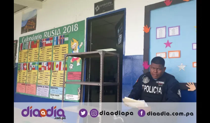 La Policía estuvo en la Escuela realizando las investigaciones. Foto: Jesús Simmons