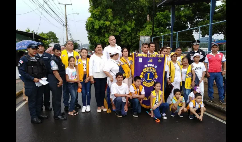 Participantes de la marcha familiar por la paz en Capira. 