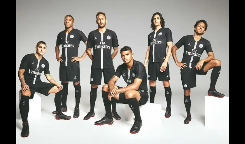 Jugadores estrellas del PSG modelan el nuevo uniforme. Twitter del PSG