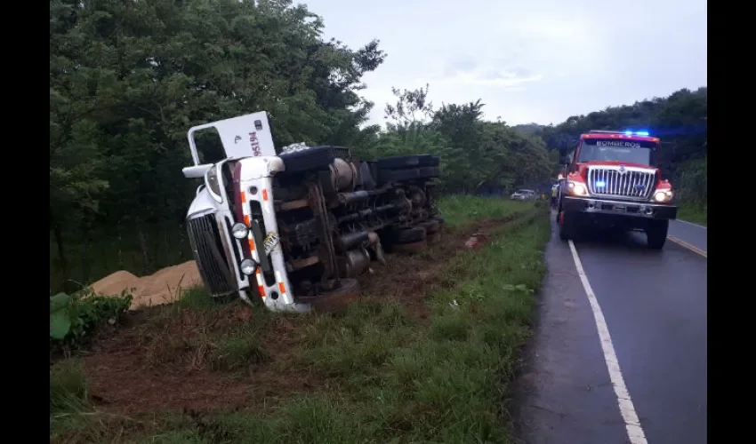 Conductor fue llevado a atención médica. Foto: Melquiades Vásquez