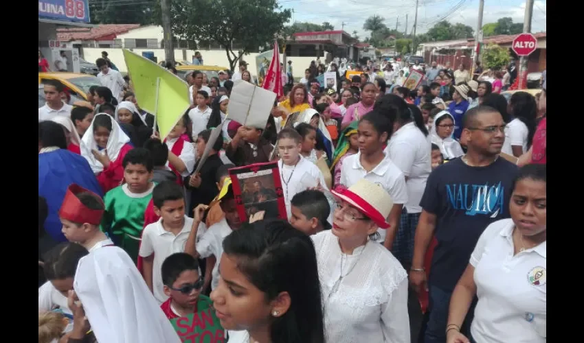 Destacaron la vida ejemplar de los santos. Jesús Simmons