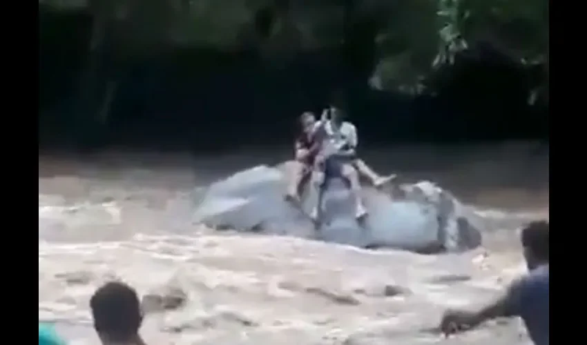 Rescate en río Utivé.