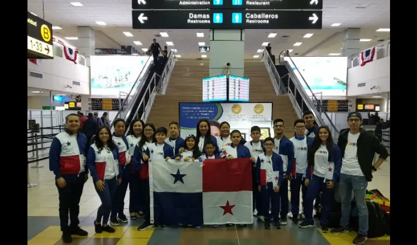 Estudiantes viajaron a Tailandia para competir en la World Robot Olympiad. Foto: Cortesía