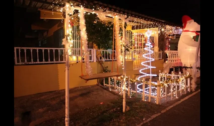 Piden tener cuidado con la manipulación de luces navideñas. Foto: Archivo