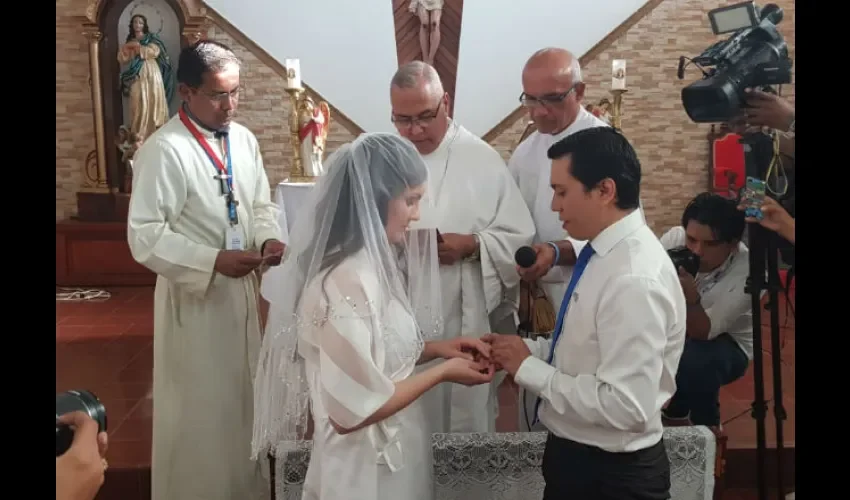 Muchos peregrinos y voluntarios comentaron que sí es posible creer en el matrimonio. Foto: Didier Hernán Gil