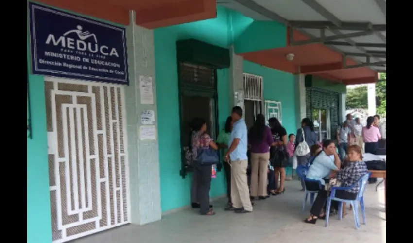 Docentes participan de una reunión. Archivo 