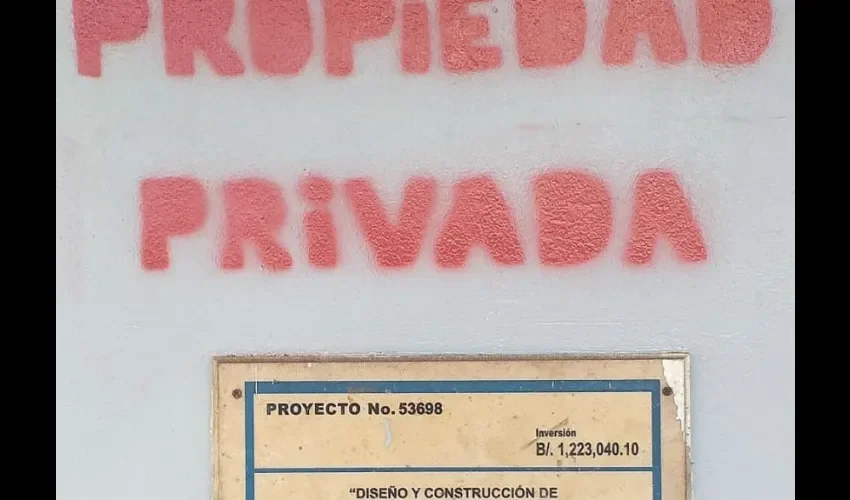 Foto ilustrativa de una de las paredes marcados como propiedad privada. 