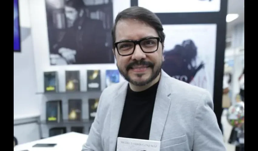 Miguel Esteban presenta su quinta novela. 