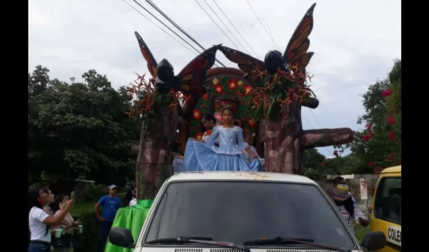 Mucha creatividad en sus carros alegóricos. 