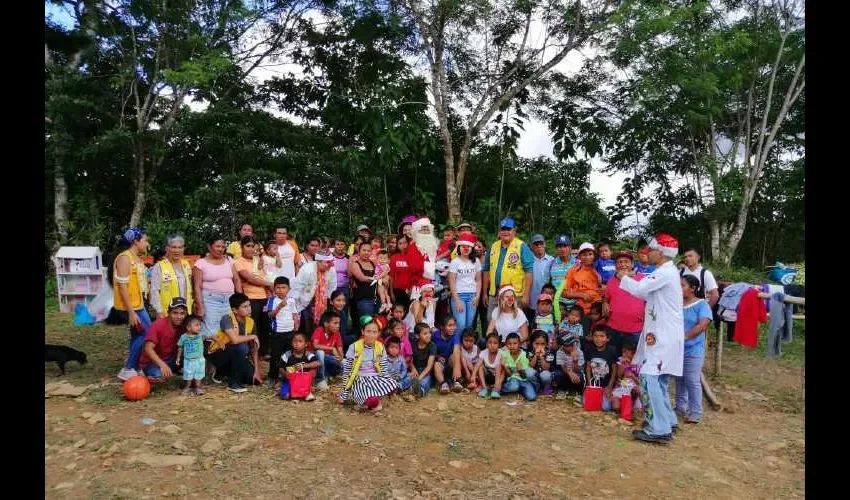 eitincinco familias brindaron una buena hospitalidad y se mostraron muy colaboradores. Alrededor de la iglesia del pueblo, fue el punto de encuentro.