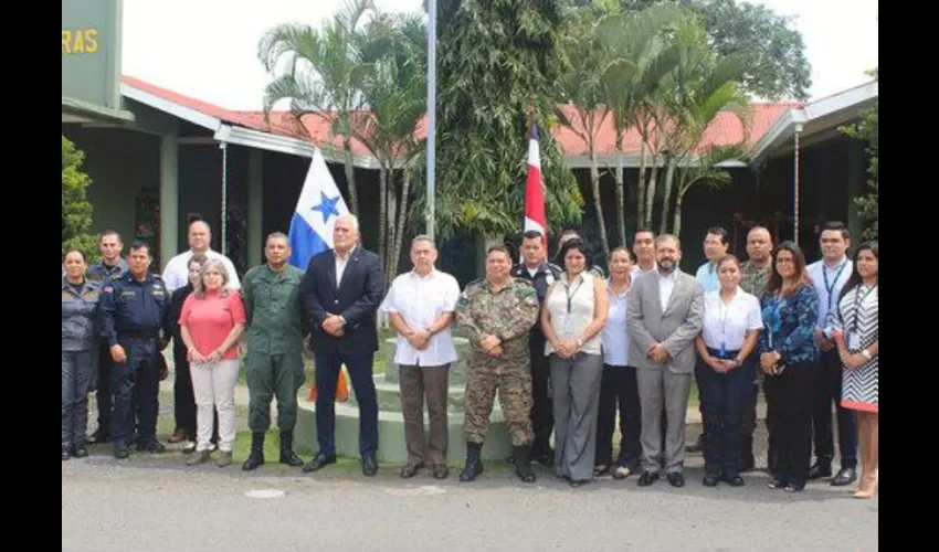 Foto ilustrativa de los participantes. 