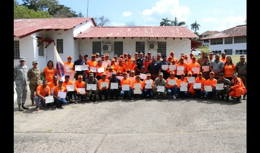 Foto ilustrativa de los participantes. 