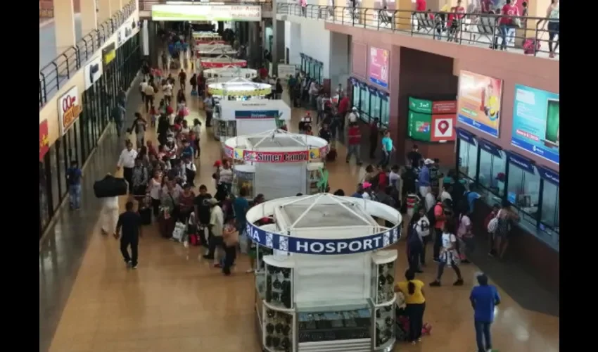 Foto ilustrativa de la terminal de Albrook. 