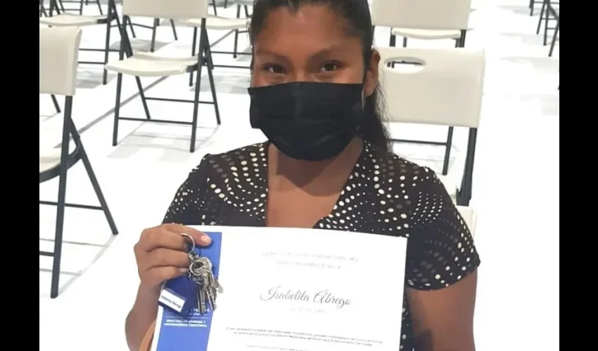 Foto ilustrativa de la entrega de certificados. 