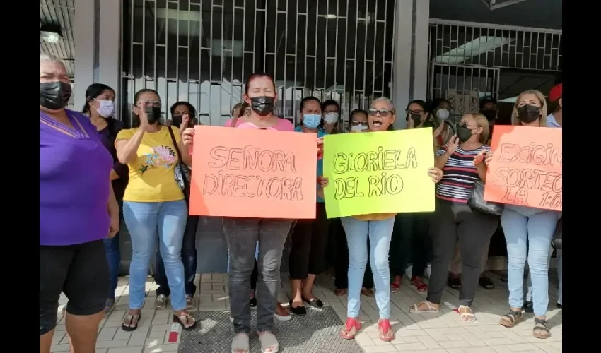 Billeteros se manifestaron frente  a las instalaciones de la lotería.