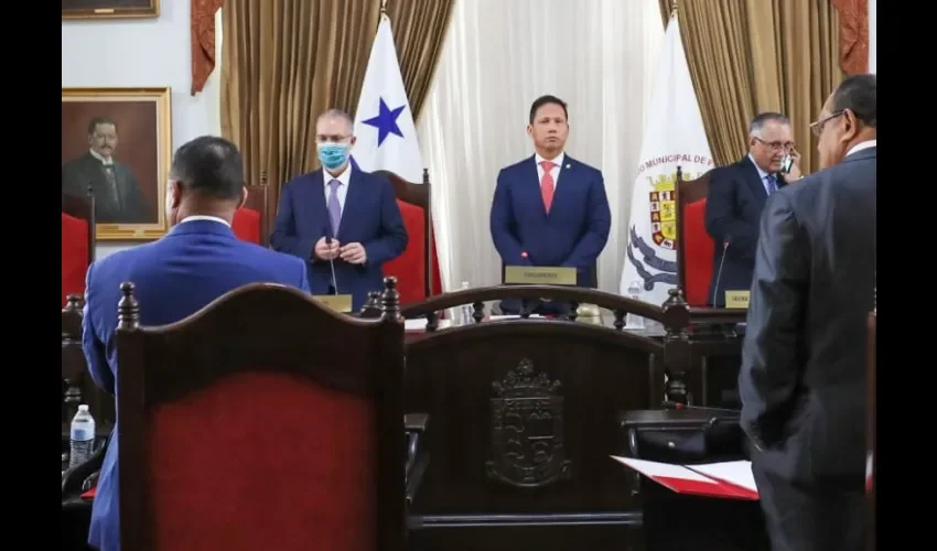 Miembros en el Consejo durante la reunión. 