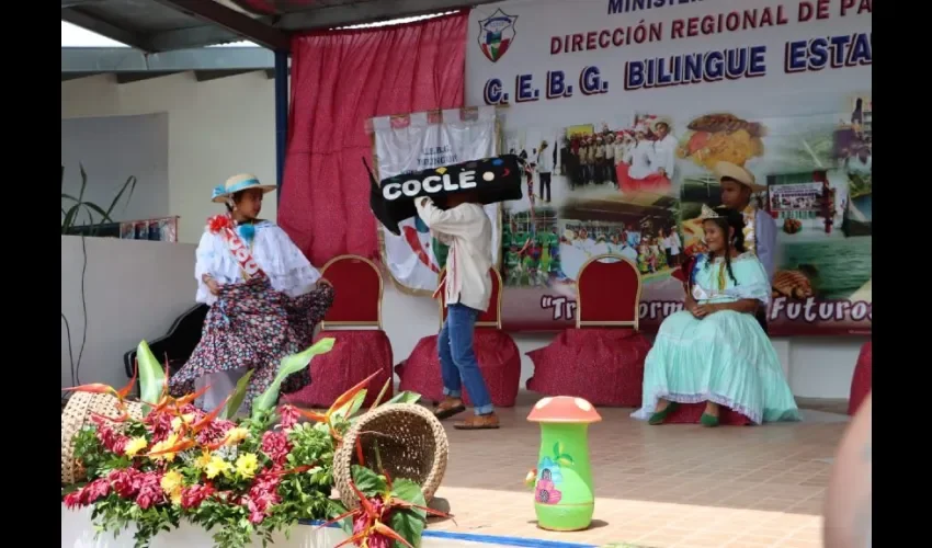 Vista de  un acto festivo en el plantel. 