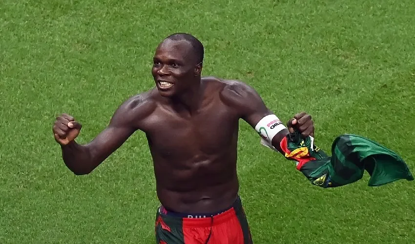 Vincent Aboubakar de Camerun celebrando el gol. EFE