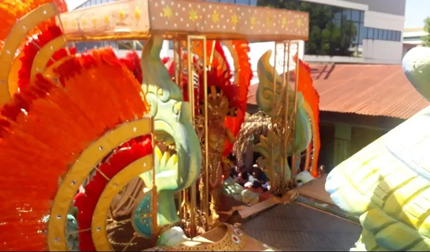 Las reinas se preparan para engalar los días de Carnaval.