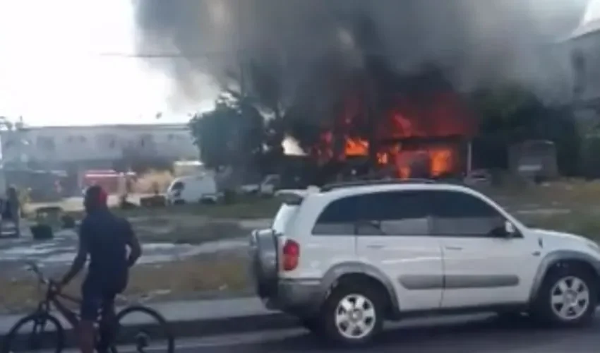 Vista del incendio registrado. 