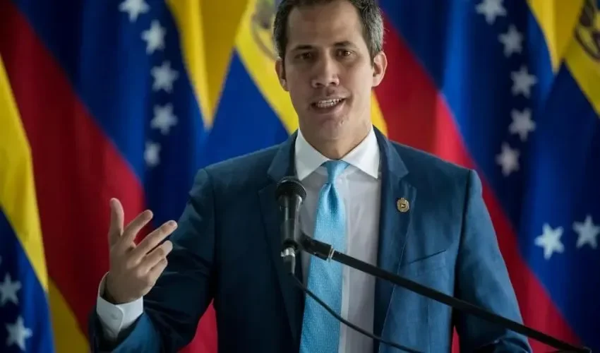 El dirigente opositor de Venezuela Juan Guaidó ofrece declaraciones en Caracas (Venezuela), en una fotografía de archivo. EFE/Miguel Gutiérrez