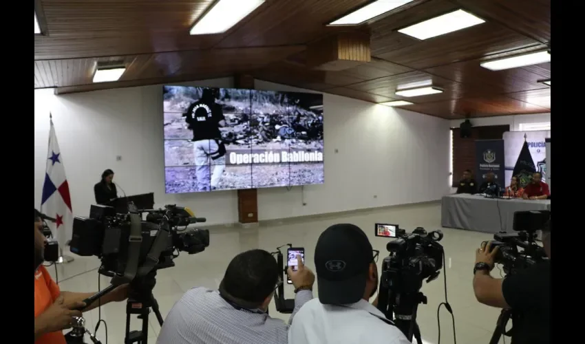 Vista de la conferencia de prensa. 