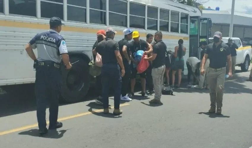 Los inspectores monitorean las zonas. 