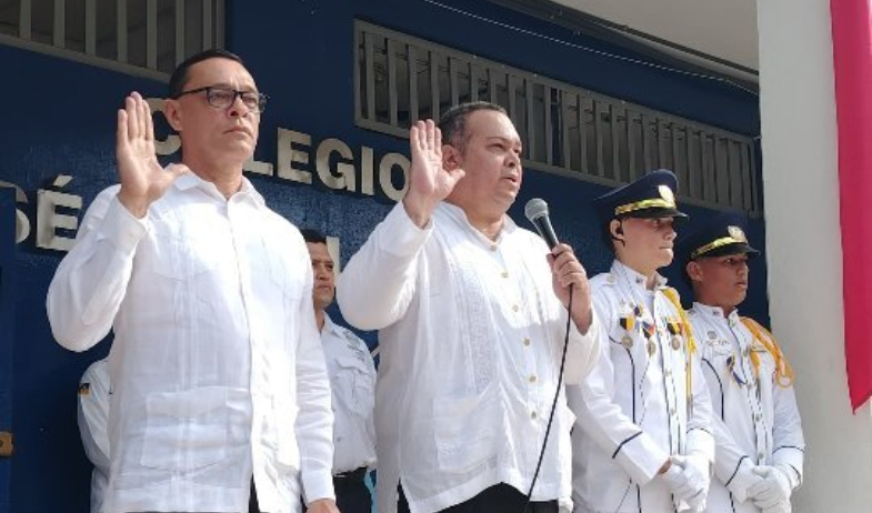 Con acto de cremación de banderas inician las fiestas patrias en Herrera 