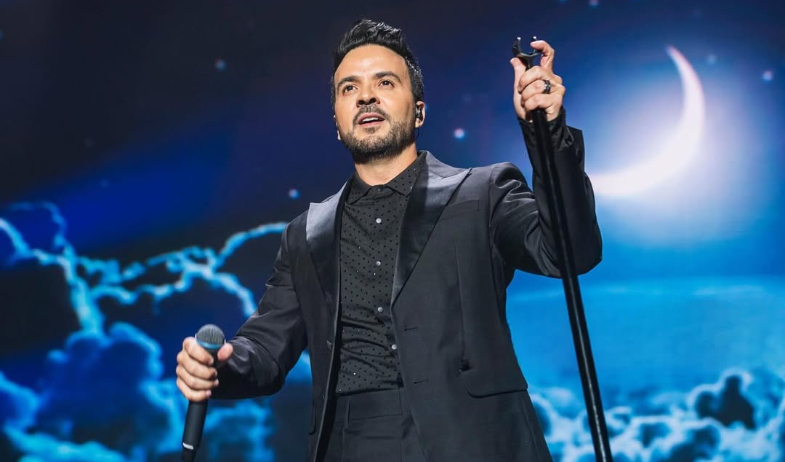 Luis Fonsi recuerda con satisfacción los inicios de su carrera, sin presupuesto 'y tocando puertas' 