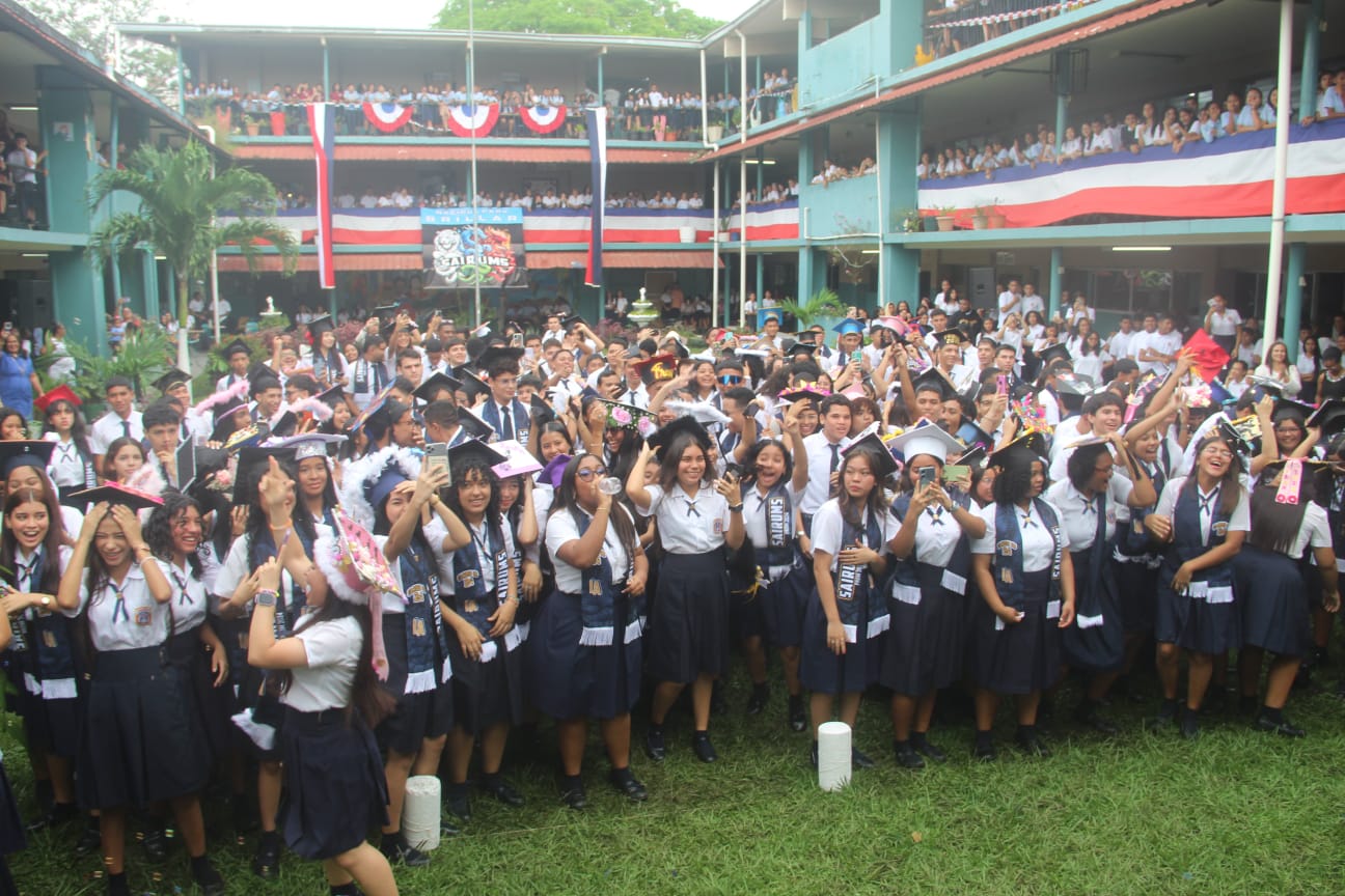 ¡Gratos recuerdos! Alumnos graduandos del Instituto América no se olvidarán de su último acto cívico 