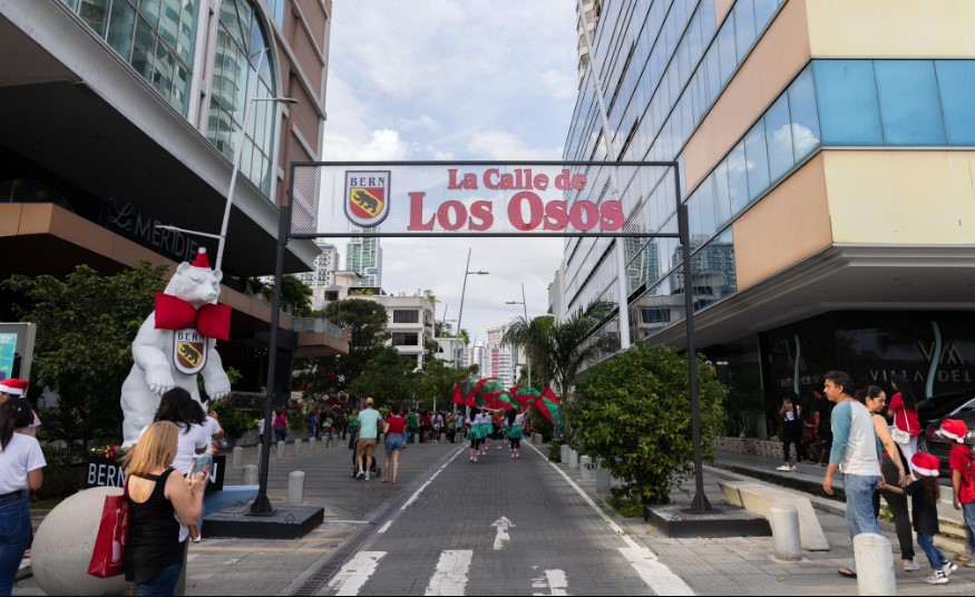 Inauguran calle de Los Osos; un preámbulo a las actividades navideñas en ciudad de Panamá 