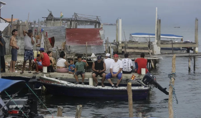 Una isla que se hunde del Caribe panameño, zona de embarque de migrantes de vuelta al sur 