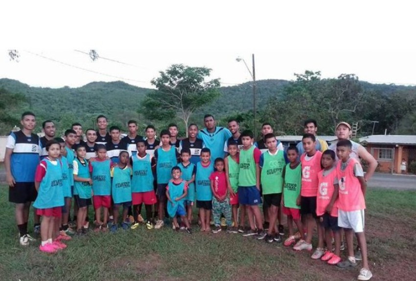 Hay muchos niños y jóvenes agradecidos con Yordi, el dirigente deportivo de Lídice.