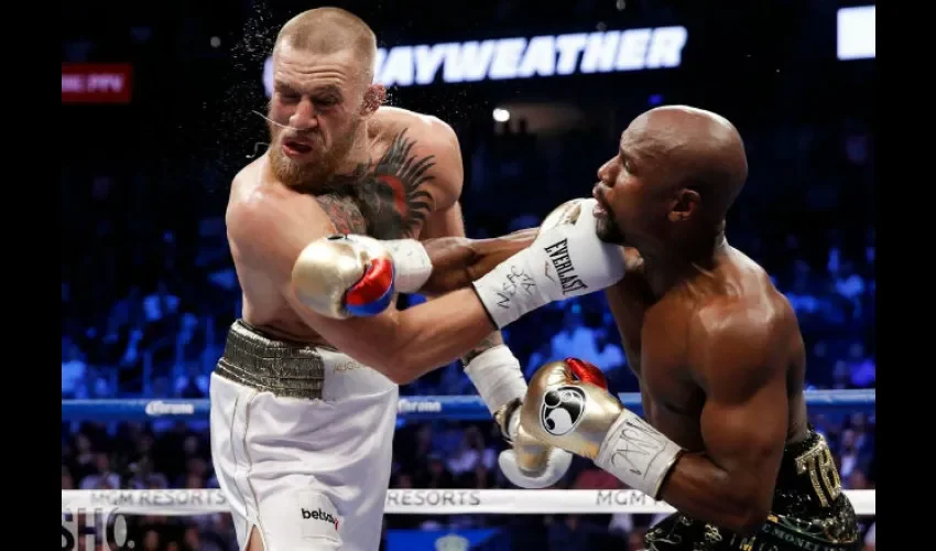 Floyd Mayweather Jr. venció a Conor Mcgregor en un insólito combate.