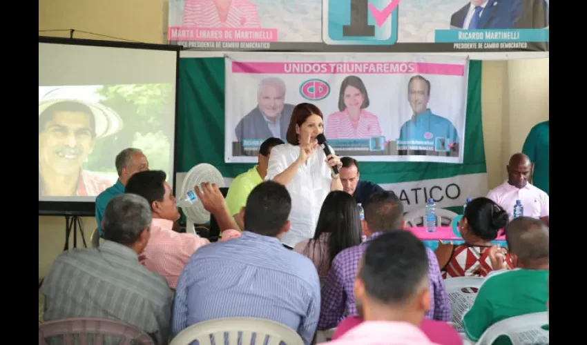 Foto ilustrativa de la reunión de convencionales. 