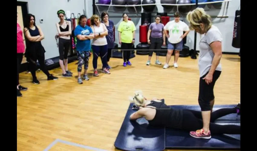 Alexandra Allred, instructora de artes marciales del norte de Texas y autora de libro de autoayuda "Trumping the Rape Culture and Sexual Assault", se entrena el 24 de marzo de 2018, en Midlothian, una pequeña ciudad ubicada a 56 kilómetros al suroeste de Dallas, Texas. EFE