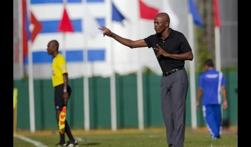 El entrenador panameño Julio Dely Valdés.