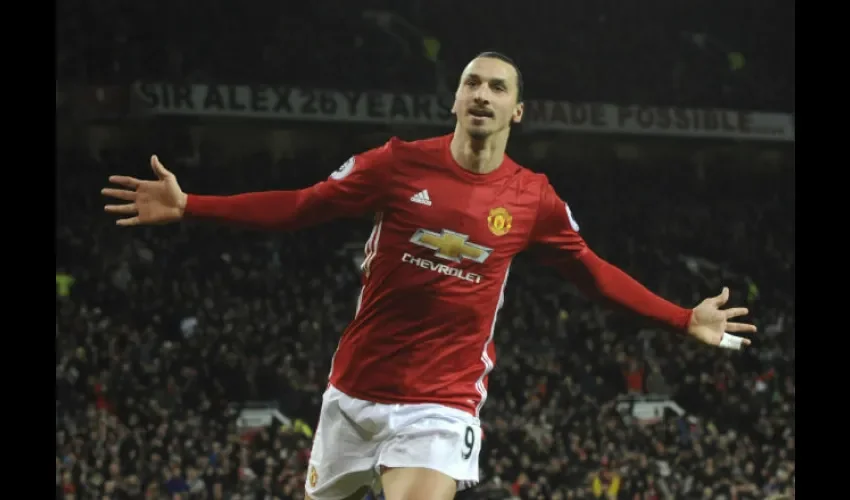  A Zlatan Ibrahimovic le restan cuatro meses de su contrato con el Manchester United.