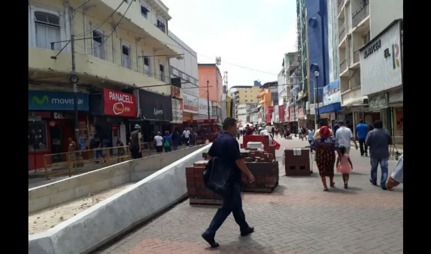 Vistas de panameños en La Peatonal. 