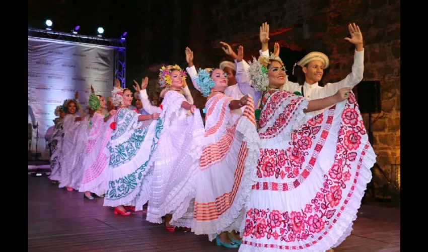 Foto ilustrativa de un grupo folclórico durante una de sus presentaciones. 