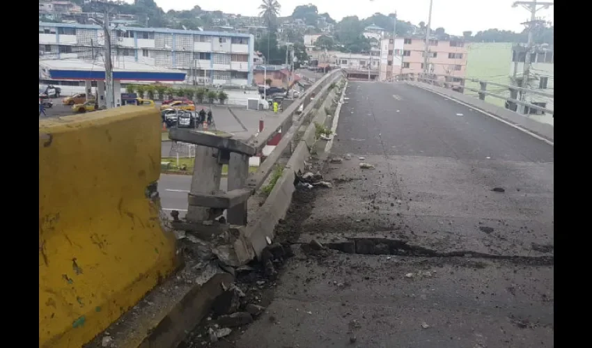 Foto ilustrativa del puente con las rajaduras. 