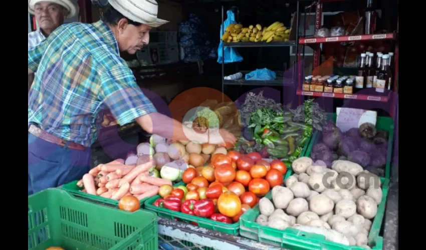 Ventas en el mercado siguen su curso normal hasta la hora del cierre: Foto: Roberto Barrios 