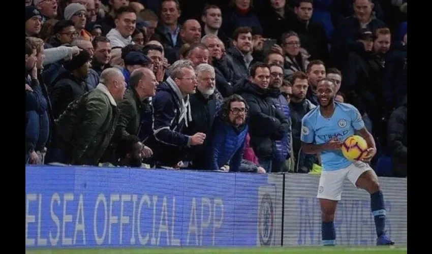 El jugador  Raheem Sterling ha recibido insultos racistas.