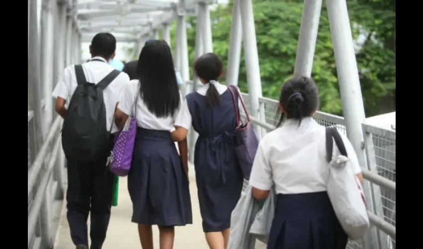 Estudiantes reciben una educación sexual antigua en las escuelas. Foto: Archivo