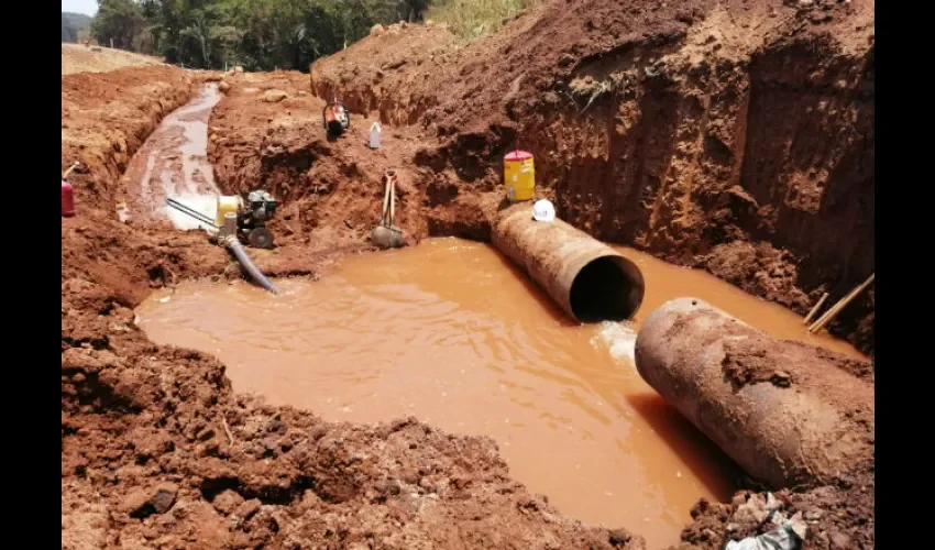 La tubería rota y la falta de agua se convierte siempre en un  dolor de cabeza. 